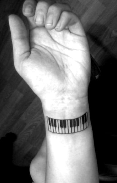 tatuagem piano teclado 97