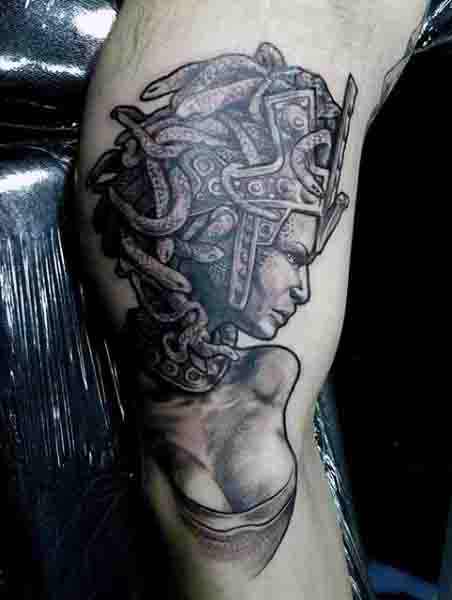tatuagem medusa 136