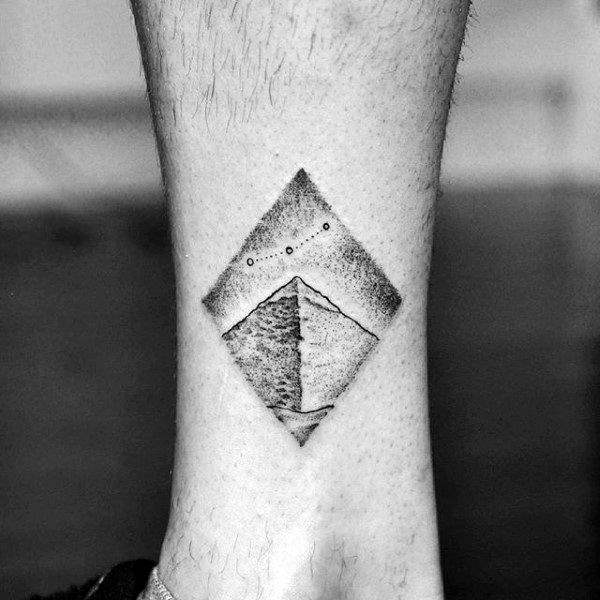 tatuagem piramide egito 176