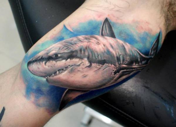 110 tatuagens de tubarões (com o significado)