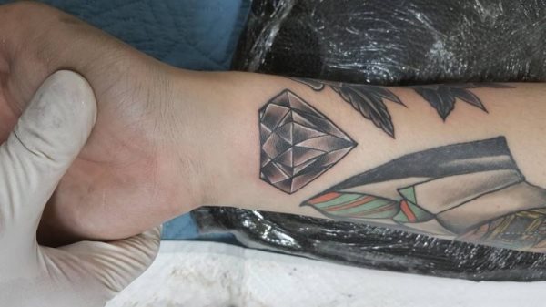tatuagem diamante 221