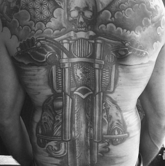 tatuagem motoqueira 24