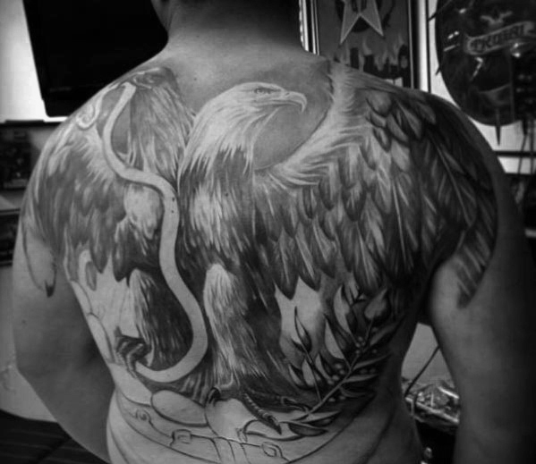 tatuagem aguia nas costas 19