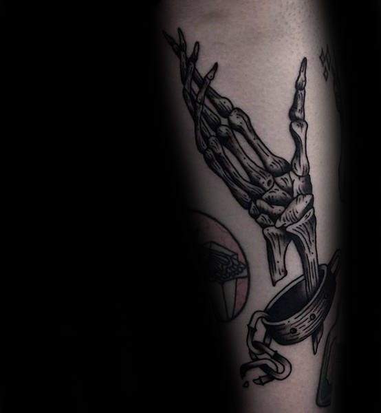 tatuagem ossos esqueleto mao 17
