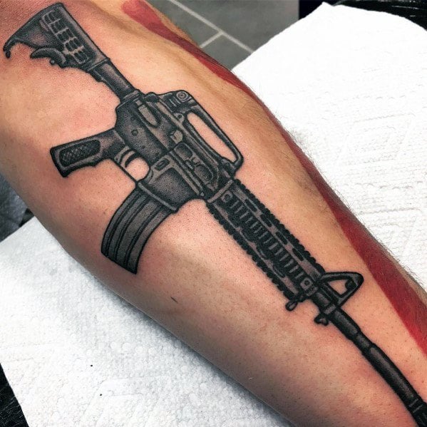 70 tatuagens do fuzil Colt AR-15 (com o seu significado)