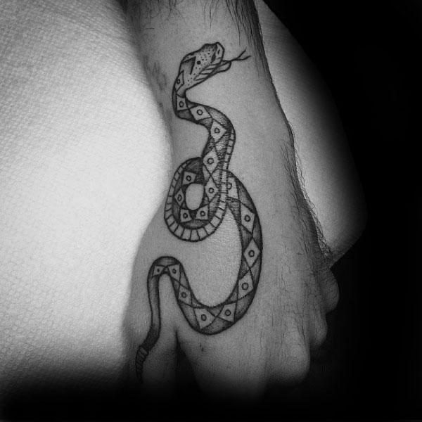 60 Tatuagens da cobra cascavel (Com o significado)