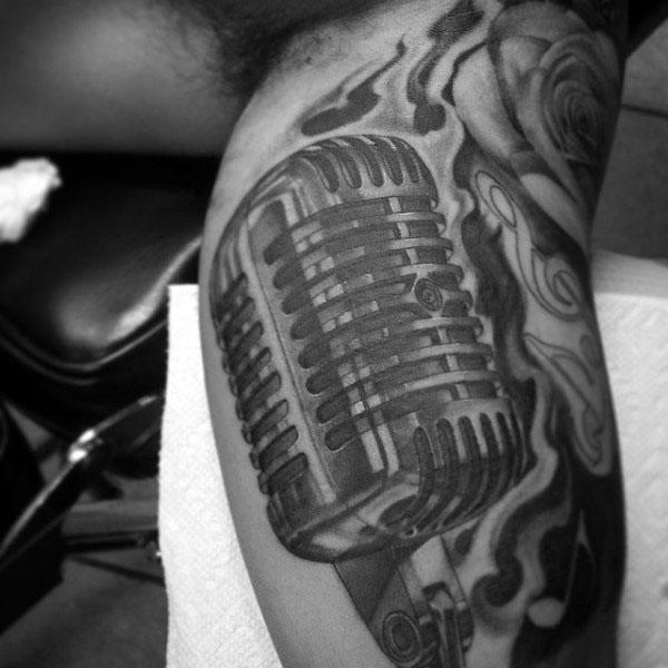 tatuagem microfone 122