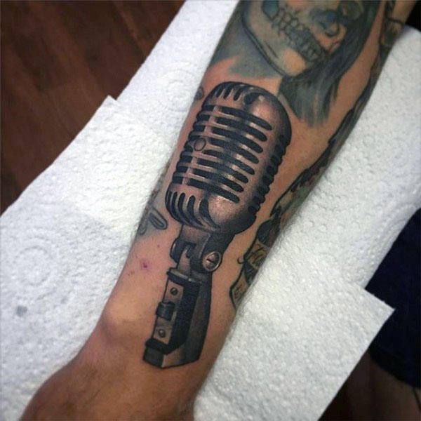 tatuagem microfone 144