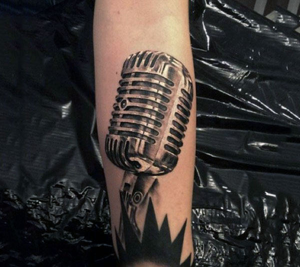 75 Tatuagens de microfones (com o significado)