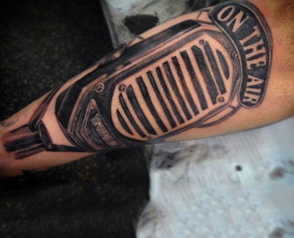 tatuagem microfone 68