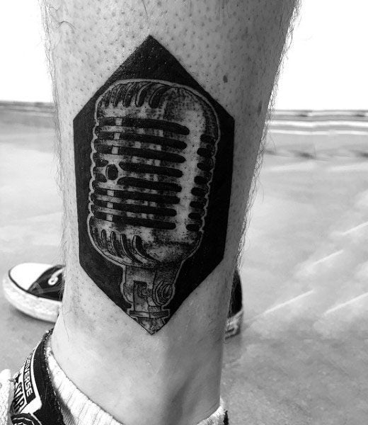 tatuagem microfone 86