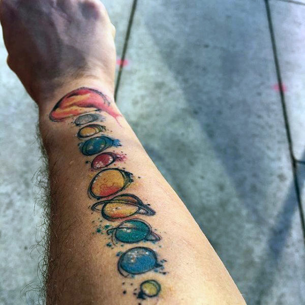 37 tatuagens de planetas, galáxias e do sistema solar