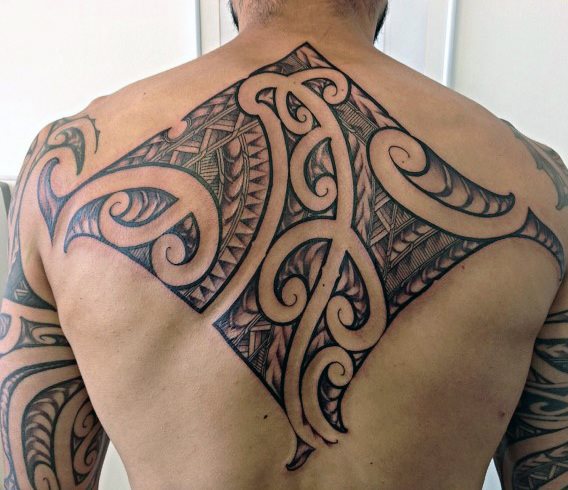 55 Tatuagens tribais de costas apenas para homens