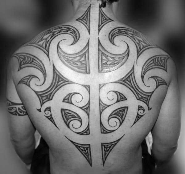 tatuagem tribal costas 34