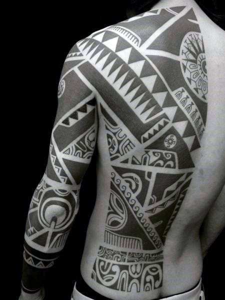 tatuagem tribal costas 42