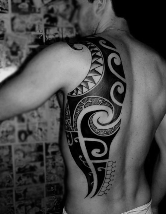 tatuagem tribal costas 44