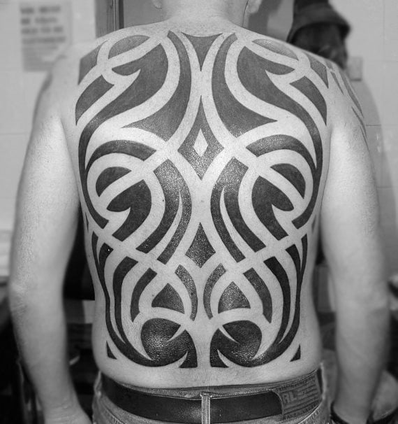 tatuagem tribal costas 68