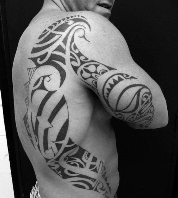 tatuagem tribal costas 74