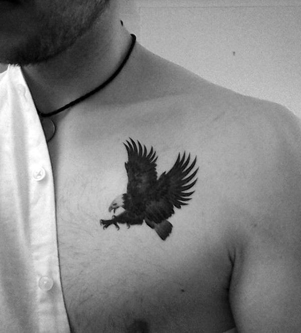 80 Tatuagens de águia no peito (Com o significado)