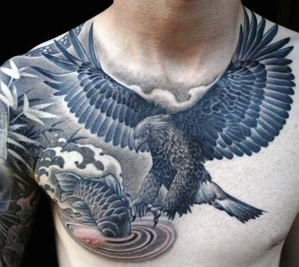 tatuagem aguia peito 131