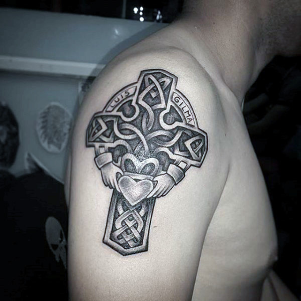 tatuagem cruz celta 21