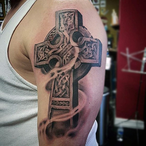 tatuagem cruz celta 333