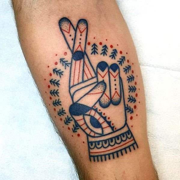 45 tatuagens de dedos cruzados (com o significado)