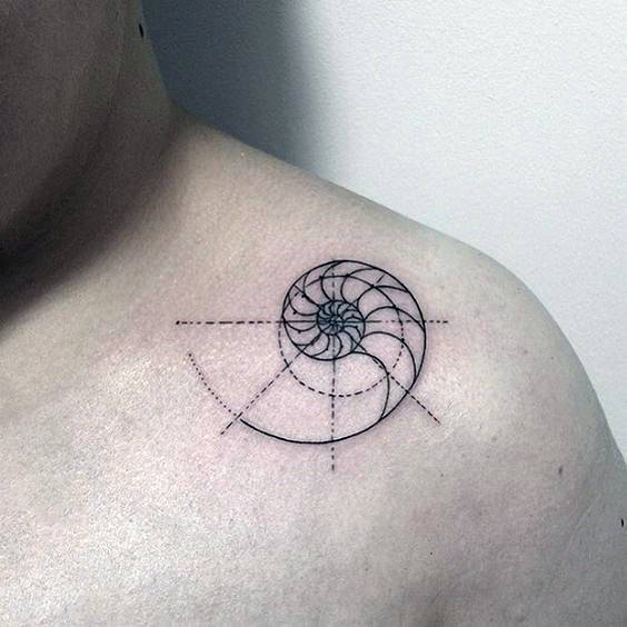 55 tatuagens da espiral de Fibonacci (com o significado)