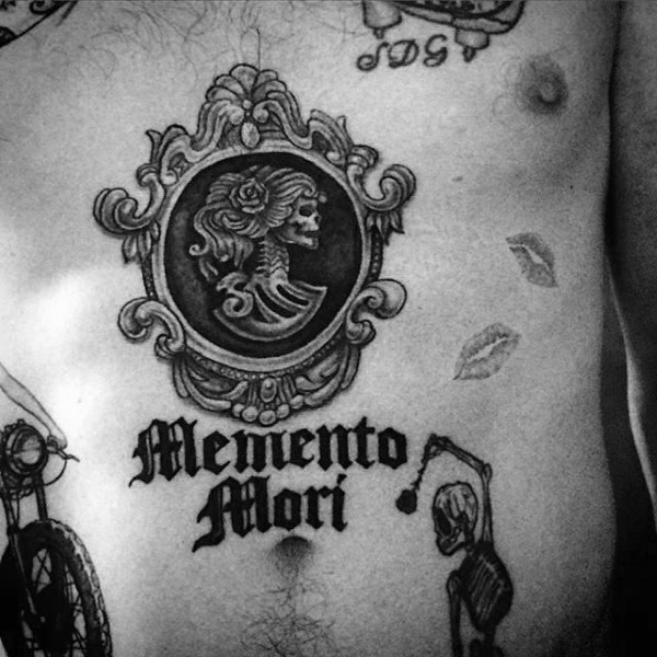 tatuagem frase memento mori 93