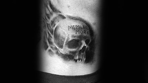 tatuagem frase memento mori 95