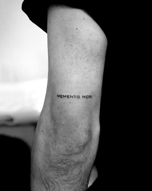 tatuagem frase memento mori 97