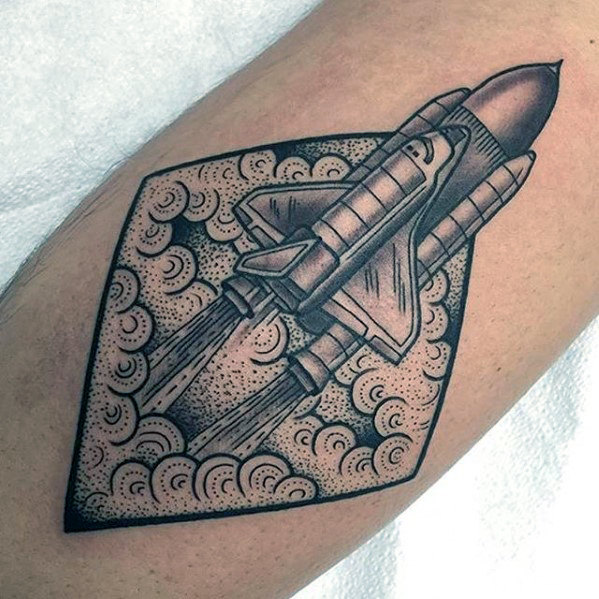 45 Tatuagens de naves espaciais (com o significado)