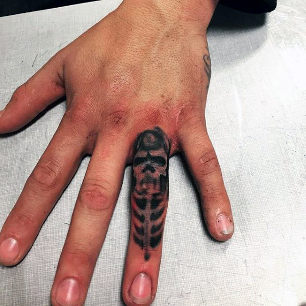 tatuagem nos dedos 111