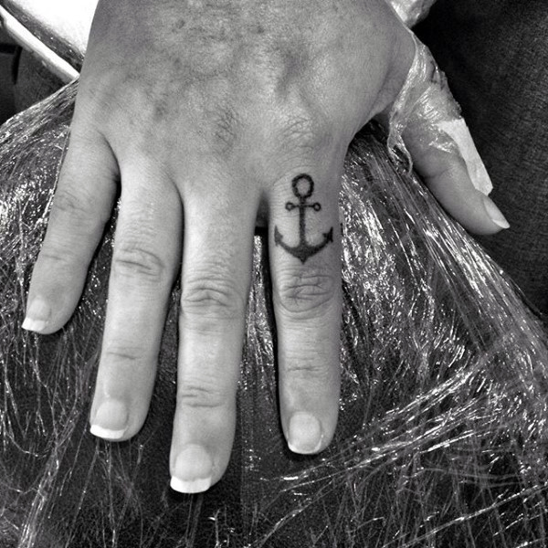 tatuagem nos dedos 71
