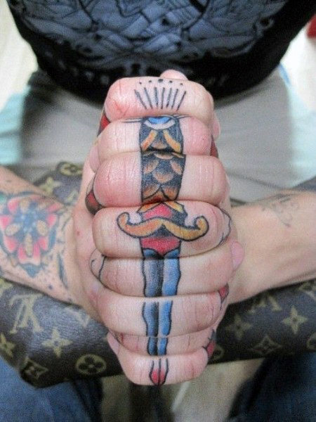 tatuagem nos dedos 79