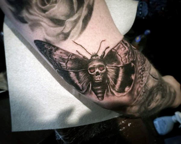 tatuagem traca mariposa 123