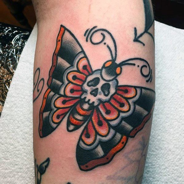 tatuagem traca mariposa 129