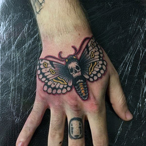 tatuagem traca mariposa 13