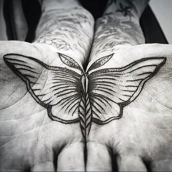 tatuagem traca mariposa 151