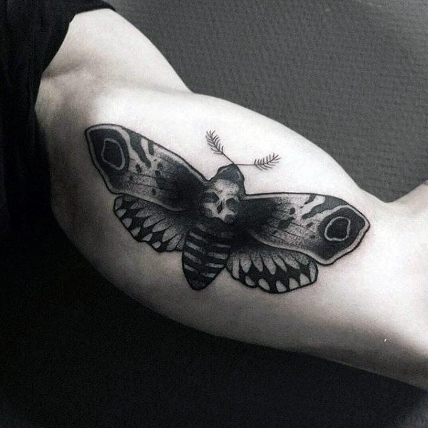 tatuagem traca mariposa 163