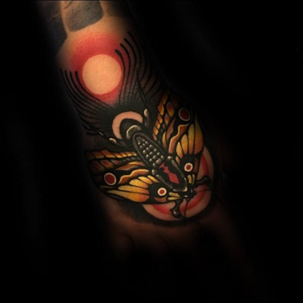 tatuagem traca mariposa 23