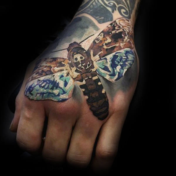 tatuagem traca mariposa 67