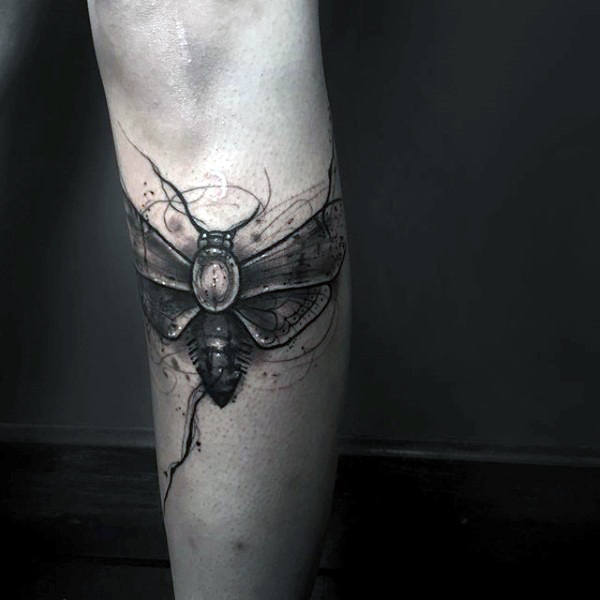 tatuagem traca mariposa 69