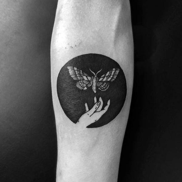 tatuagem traca mariposa 81