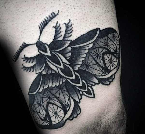 tatuagem traca mariposa 97