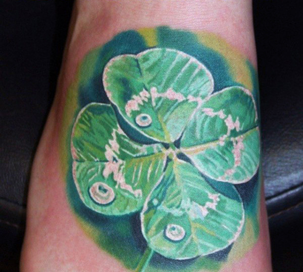 tatuagem trevo de quatro folhas 75