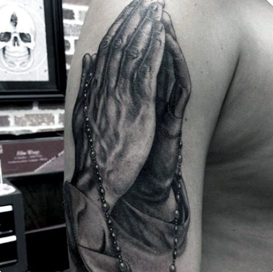 tatuagem maos orando 417