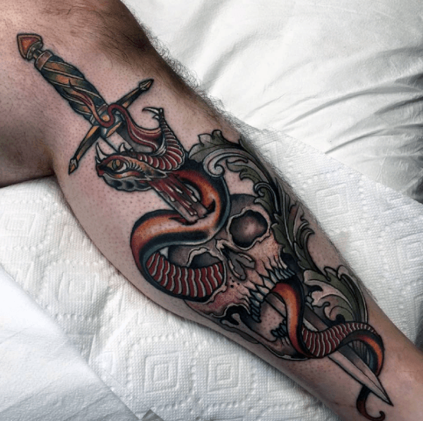 tatuagem serpente e punhal 57