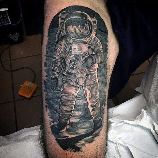 tatuagem astronauta astronomia 185