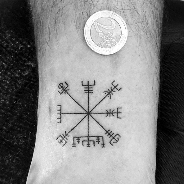 tatuagem bussola viking vegvisir 104